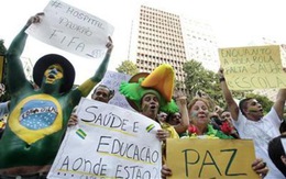 Giá vé xe buýt giảm, dân Brazil vẫn biểu tình