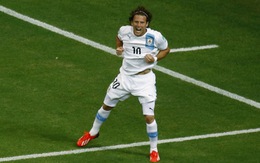 Diego Forlan đem về 3 điểm cho Uruguay