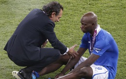 HLV Cesare Prandelli xin lỗi Balotelli