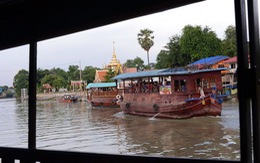 Du thuyền thăm phế đô Ayutthaya