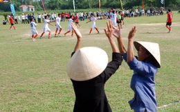 Niềm vui bóng đá làng...