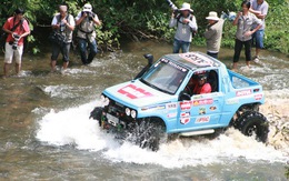 Khốc liệt đua ôtô địa hình vượt thác Đambri