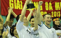 Lưu học sinh VN tại Nga đá bóng mừng đất nước thống nhất