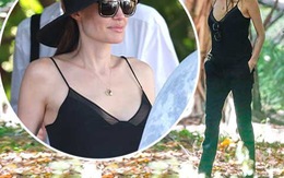 Angelina Jolie tự tin mặc váy hai dây sau phẫu thuật ngực