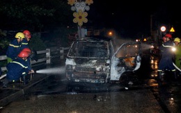 Xe khách bốc cháy trên cầu Vĩnh Điện