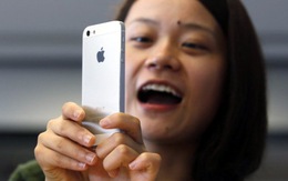 Nữ tiếp viên Trung Quốc chết khi nghe iPhone 5 đang sạc