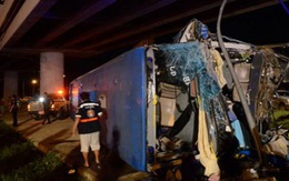 Xe tải tông xe buýt ở Thái Lan, 19 người chết