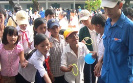 Chàng công tử và sinh viên tình nguyện