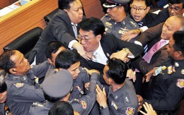 Nghị sĩ đối lập Thái Lan ẩu đả với cảnh sát
