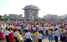 Triều Tiên cho kéo quốc kỳ và hát quốc ca Hàn Quốc