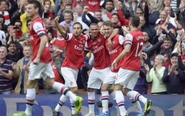 Mesut Ozil tỏa sáng, Arsenal đá bại Stoke City 3-1