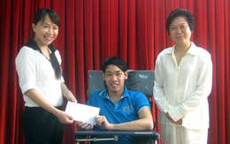 Trao học bổng cho sinh viên khuyết tật