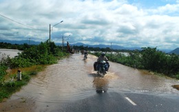 Hồ Ayun Hạ xả lũ, dân ngập sâu trong nước