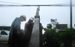 Sau bão số 10 hàng trăm ngàn hộ dân vẫn chưa có điện