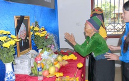 Hàng ngàn bà con Mường Phăng dâng hoa viếng Đại tướng