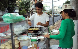 Cậu bé bán bánh khọt