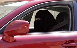 Phụ nữ ôm vôlăng ở Saudi Arabia, sao quá khó!