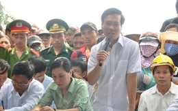 Bí thư tỉnh ủy Quảng Ngãi ra cửa biển đối thoại với dân