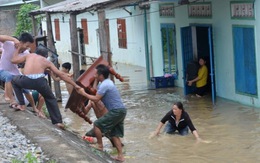 Miền Trung: Vừa thoát bão đã gặp lũ