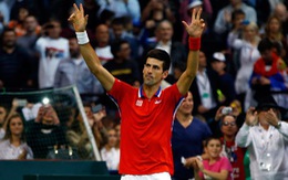 Djokovic thắng trận thứ 23 liên tiếp, Serbia tạm hòa CH Czech