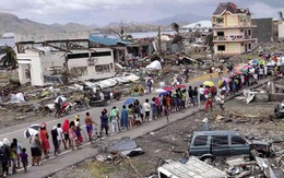 Xem clip người đi kẻ đến "thành phố chết" Tacloban