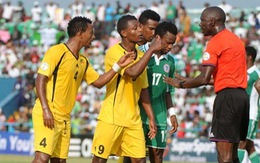 Trọng tài giúp Nigeria giành vé đến Brazil