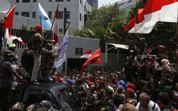 Người biểu tình Indonesia ném trứng vào Đại sứ quán Úc