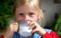Uống sữa không giảm nguy cơ gãy xương đùi