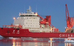 Tàu phá băng TQ mắc kẹt khi cứu tàu Nga mắc kẹt