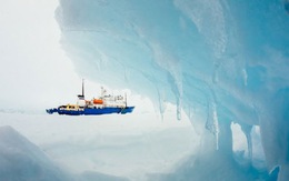 Giải cứu 54 người đầu tiên trên tàu bị mắc kẹt tại Nam cực