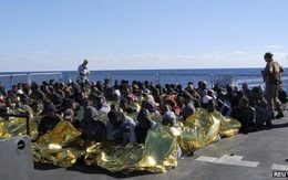 Ý và Hy Lạp cứu hơn 300 người di cư bị đắm tàu
