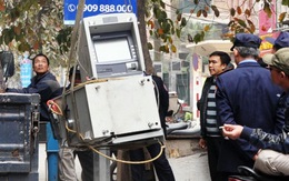 Trộm bứng trụ ATM ra xa 10m