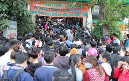 Hàng ngàn người "bao vây" phòng vé Phương Trang