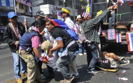 "Đóng cửa Bangkok" bằng vũ khí và chất nổ