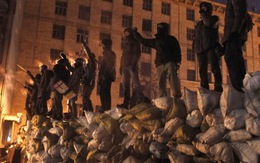 Tổng thống Ukraine không nhượng bộ, người biểu tình bám trụ