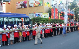 Nha Trang: Nấu chiếc bánh tét kỉ lục 39 mét