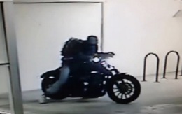 Clip xe Harley-Davidson bị "luộc" trước camera an ninh