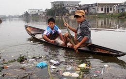 Sông đầy rác