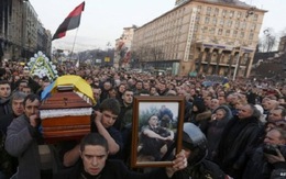 Bất chấp thỏa thuận, hàng ngàn người vẫn tụ tập tại Kiev