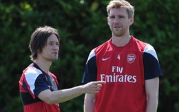 Arsenal hoàn tất gia hạn hợp đồng với Mertsesacker và Rosicky