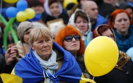 Biểu tình bùng phát ở đông Ukraine