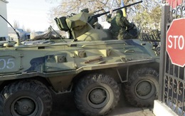 Lính Nga tấn công, chiếm căn cứ lính thủy đánh bộ Ukraine