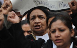 Tòa án Ấn Độ tuyên: Treo cổ ba kẻ hiếp dâm tập thể