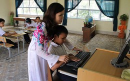 Lớp học không có bàn ghế giáo viên