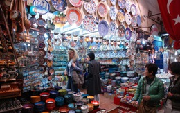 Bị "đốn ngã" ở chợ Thổ Nhĩ Kỳ