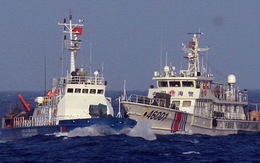 Tàu Trung Quốc mở bạt che súng, uy hiếp tàu Việt Nam