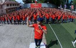 Hàng ngàn bạn trẻ rực đỏ clip Những trái tim Việt Nam