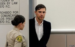 Phóng viên tấn công Brad Pitt bị tù treo ba năm
