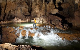 Quảng Bình mở tuyến du lịch khám phá hang động Tú Làn