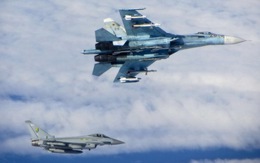 Máy bay chiến đấu Typhoon của Anh lao lên chặn máy bay Nga